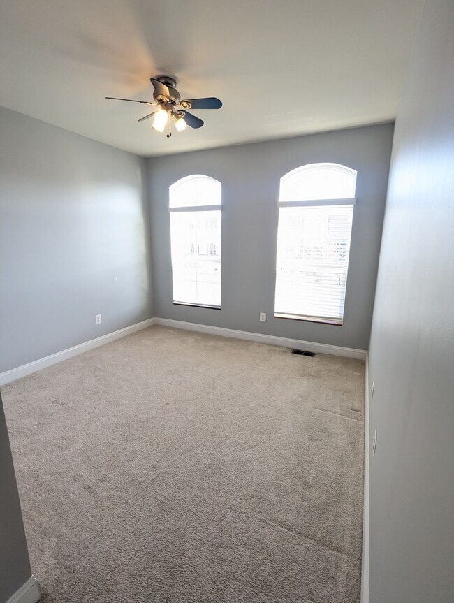 Building Photo - Ground level (two story) Condo in Westview South Community available early April!