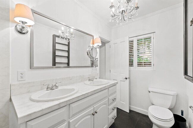 Building Photo - 1221 SW 18th St