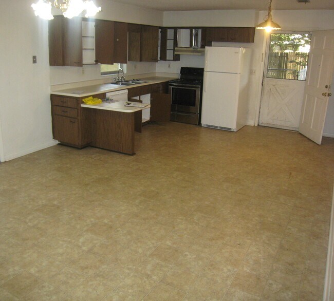 Building Photo - 4620 SW 20th Terrace