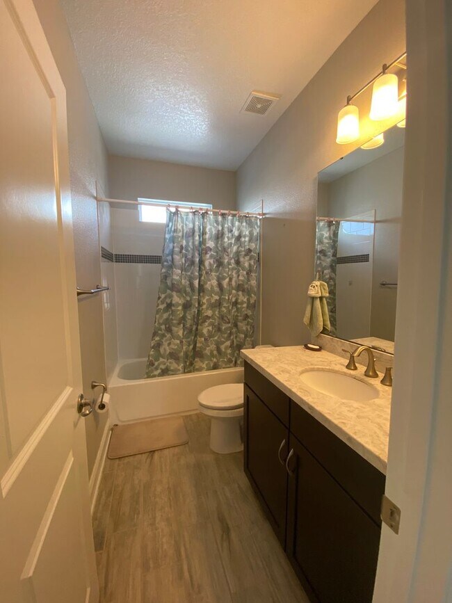 Building Photo - Beautiful 3 bedroom, 2.5 bathrooms  located in The Preserve of Oviedo on the Park