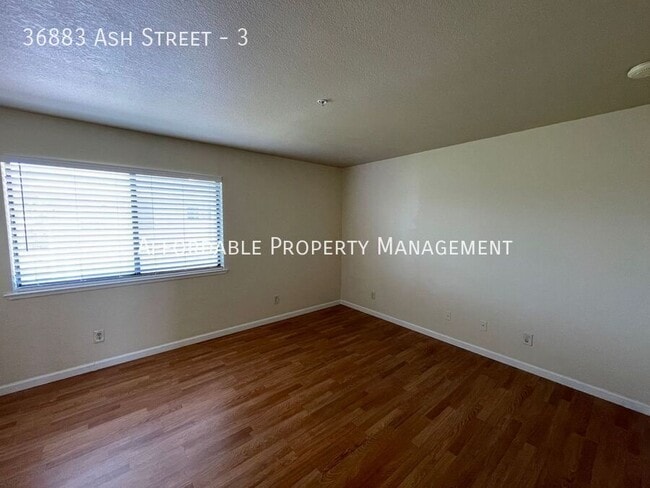 Building Photo - 36883 Ash St