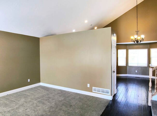 Building Photo - Great 4 Bd 3 Bath Home in Draper