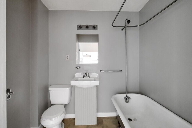 Building Photo - 1906 Cherokee St