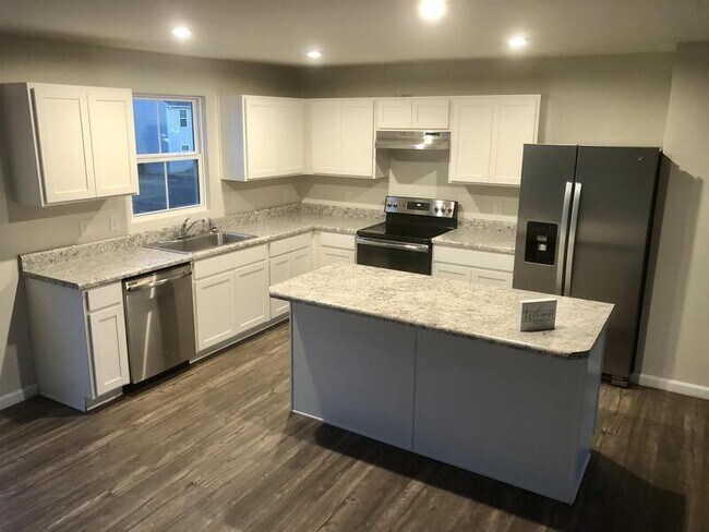 Building Photo - 8 Torrington Dr