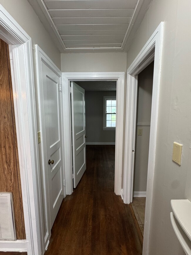 Building Photo - 906 Chickasaw Trail