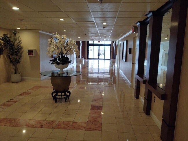 Building Photo - 5047 N Hwy A1A