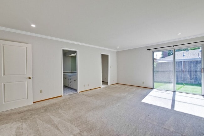 Building Photo - 1534 Crespi Dr