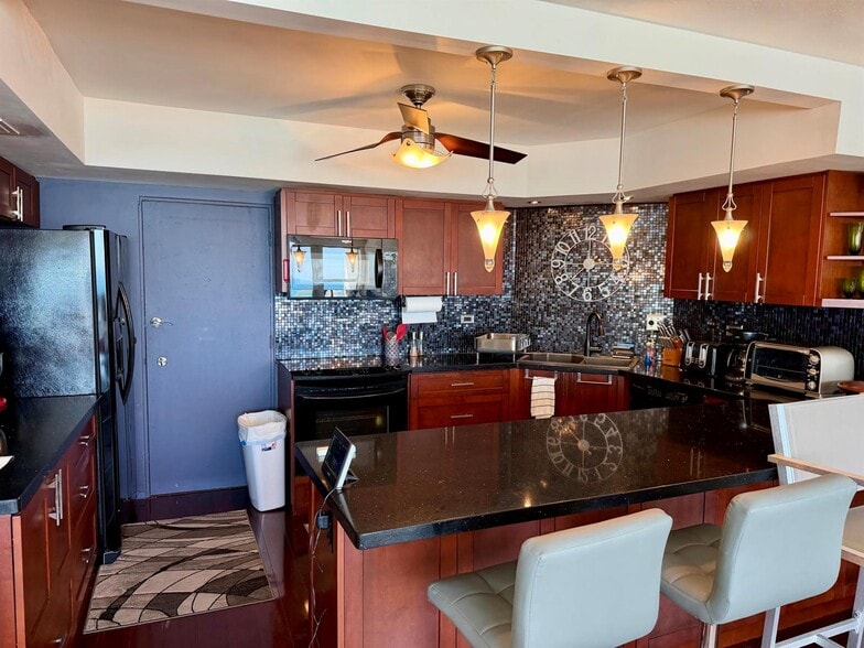 Building Photo - 3111 N Ocean Dr