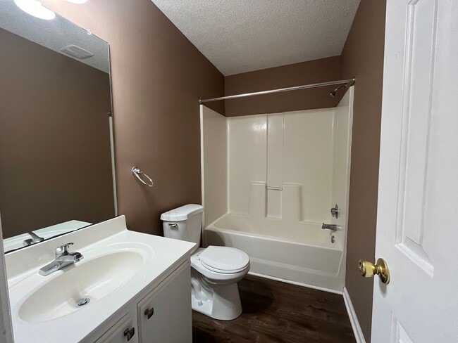 Building Photo - Adorable!