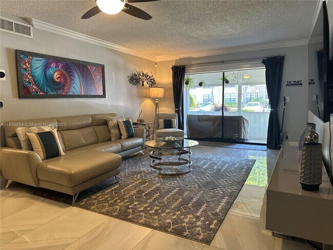 Building Photo - 9845 Pineapple Tree Dr