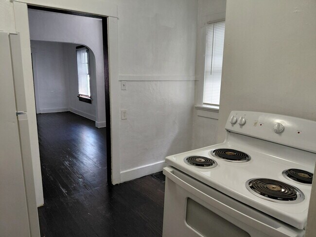 Building Photo - 121-123 Huron Ave