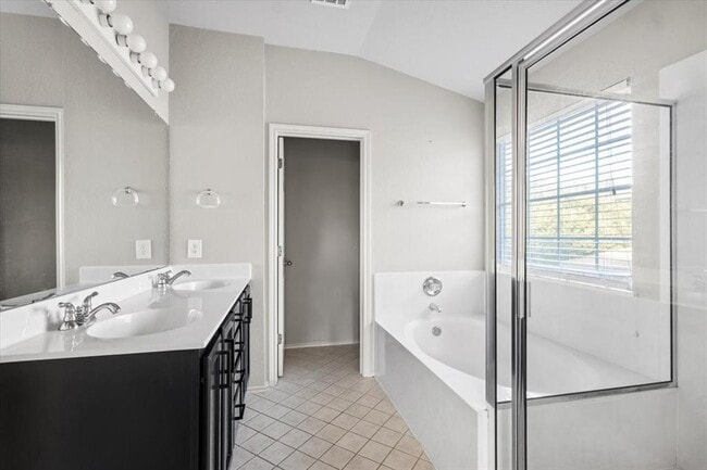Building Photo - 10525 Hainsworth Park Dr