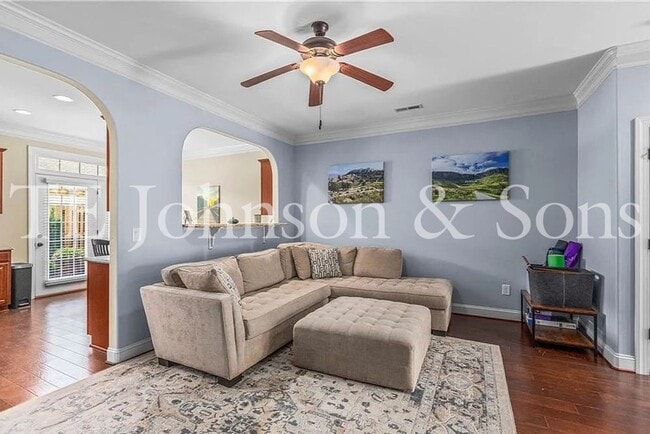 Building Photo - Beautiful 2 Bedroom Townhome with Bonus Room, Garage, and High End Finishes