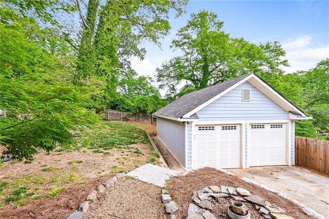 Building Photo - 2134 Delano Dr NE