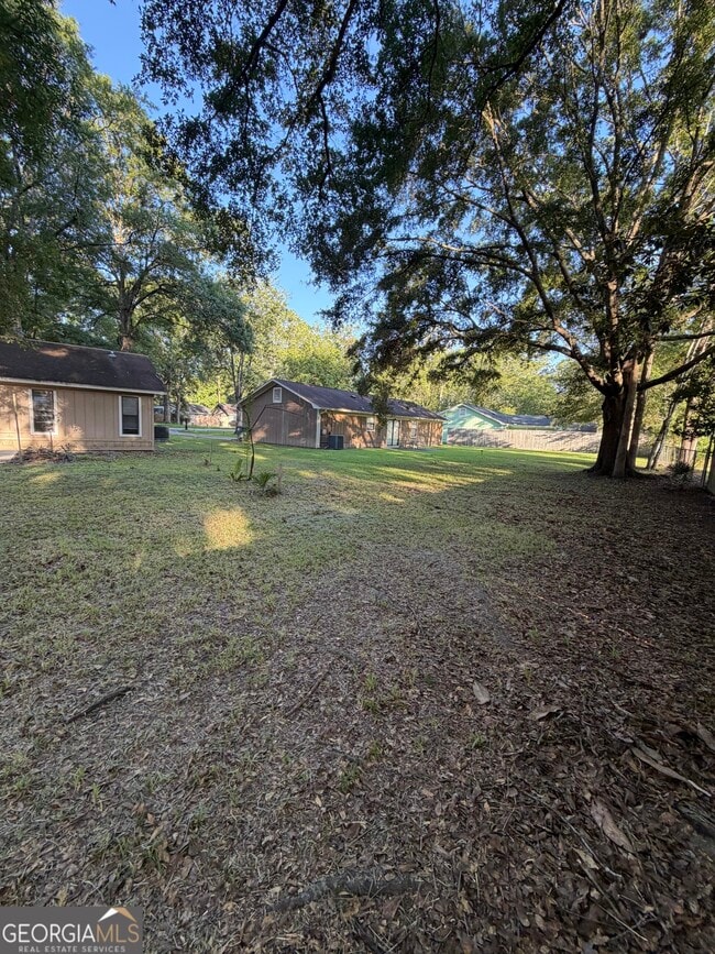 Building Photo - 107 Pineneedle Ct