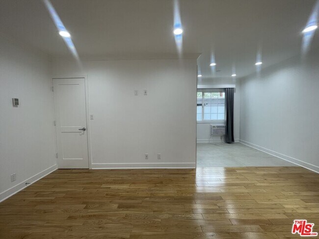 Building Photo - 1126 N Formosa Ave