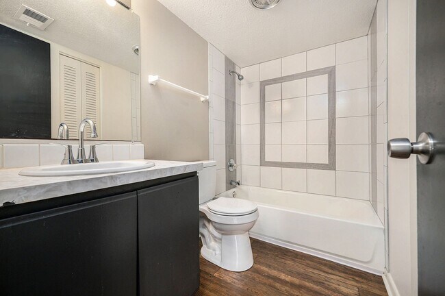 Building Photo - Blue Springs Apartments 2 Bedroom