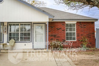 Building Photo - 220 Gibson St
