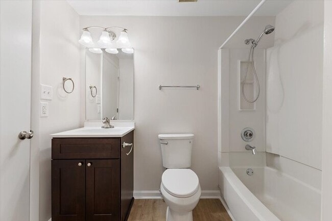 Building Photo - Beautifully Renovated Townhome For Rent In...