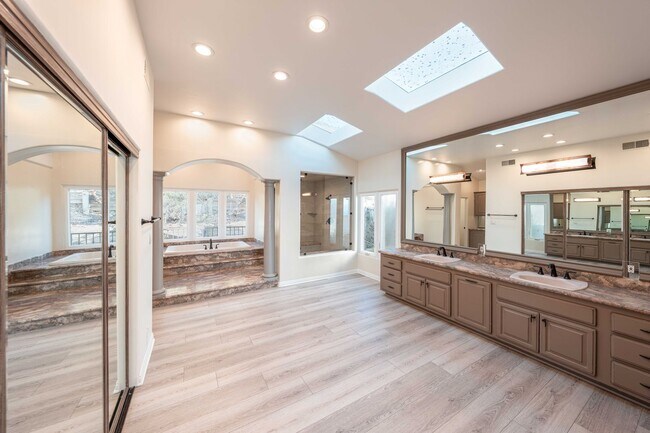Building Photo - 3355 Palo Vista Dr