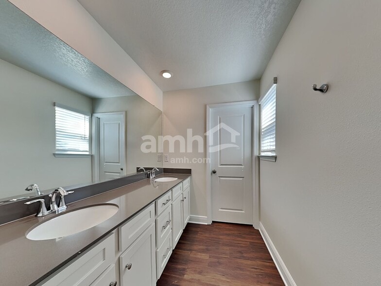 Building Photo - 27272 St Andrews Ave