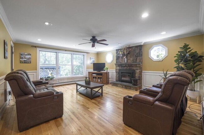 Building Photo - 398 Sam Allen Rd