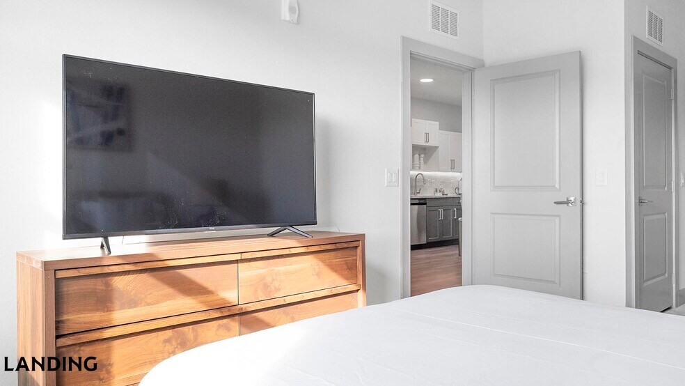 Building Photo - 2995 Railside Lp