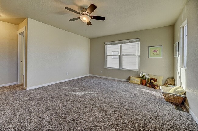 Building Photo - HUGE SIX (6!!!) BD HOME IN LORSON RANCH!