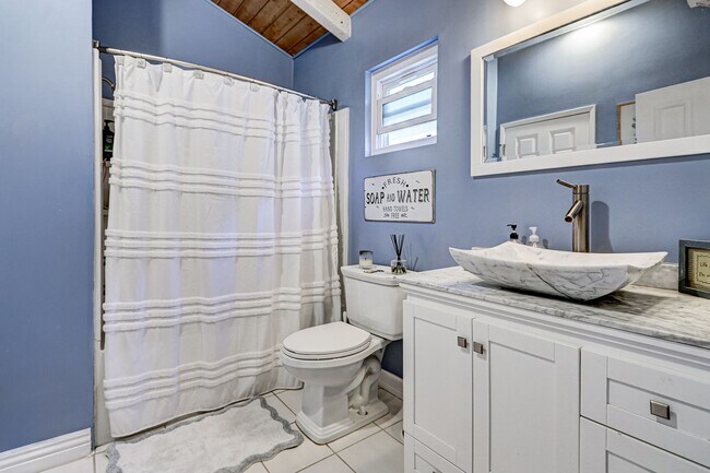 Building Photo - REMODELED, BRIGHT & AIRY HOME ON ONE OF TH...