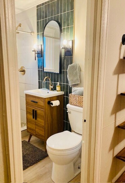 Building Photo - 224 Columbus Dr