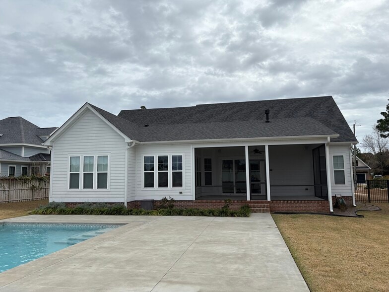 Building Photo - 729 Windemere Rd