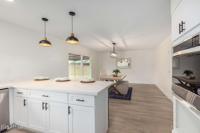 Building Photo - 3933 W Cactus Wren Dr