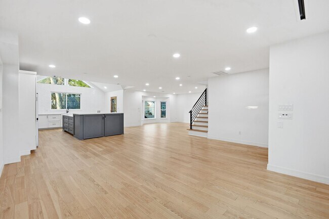 Building Photo - Beautiful Houston Home Featuring a Private Pool