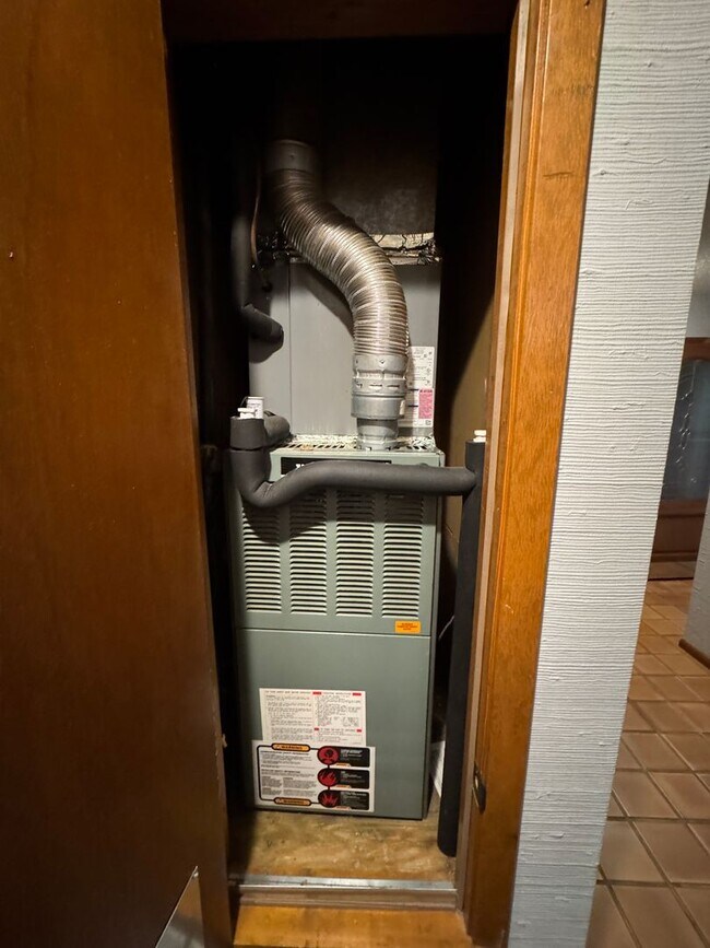 Building Photo - Spacious 2 Bed / 2 Bath Condo in Greenbriar Village