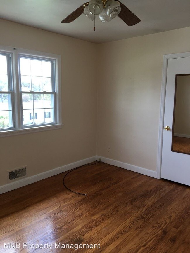 Building Photo - 3 br, 1 bath House - 1211 Stoutamire Drive