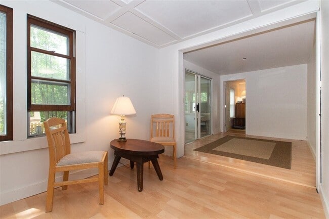 Building Photo - 108 Linden St
