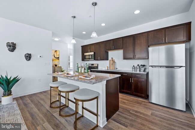 Building Photo - 170 Cambridge Blvd