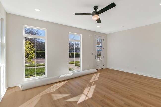 Building Photo - 310 Cedar St