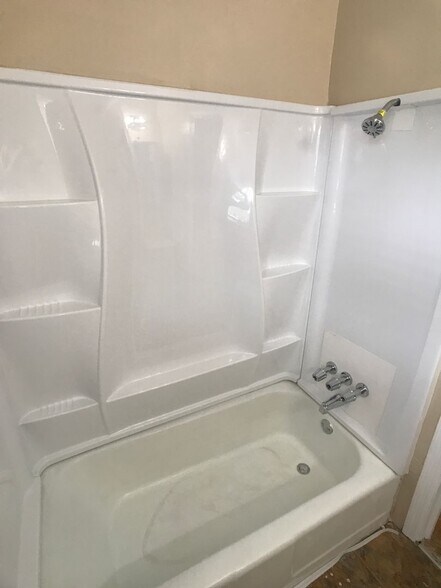 Building Photo - 1122 1/2 E 37th St