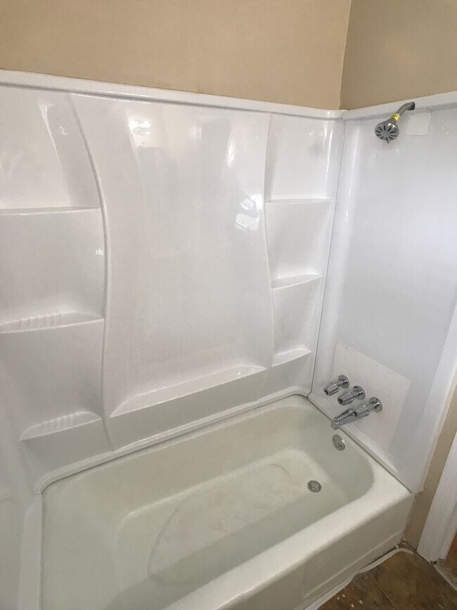 Building Photo - 1122 1/2 E 37th St