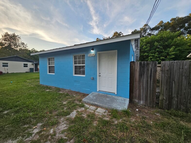 Primary Photo - 1925 NW 12th St