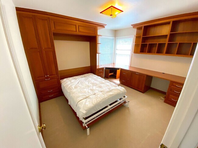 Building Photo - Beautiful 3 Bed + 2 Bath Los Altos Home - ...