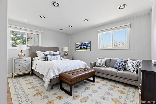 Building Photo - 1111 Holland St