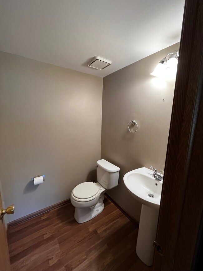 Building Photo - 180 Port Royal Cir