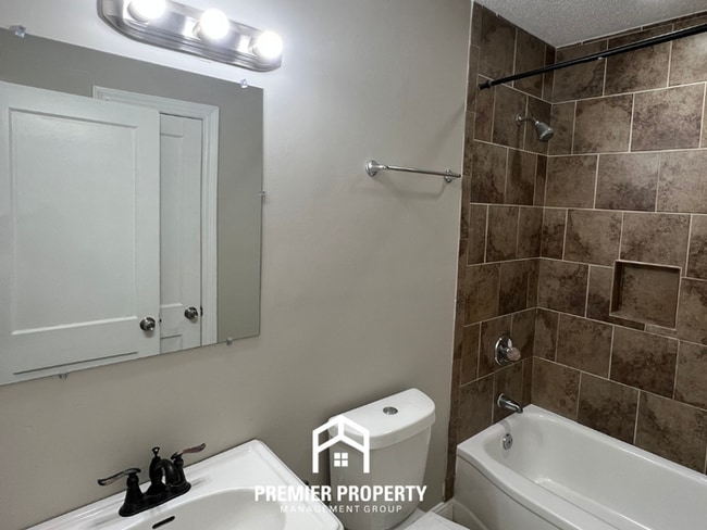 Building Photo - Spacious 4BR/2BA Decatur Home | Hardwood Floors & Expansive Fenced Yard