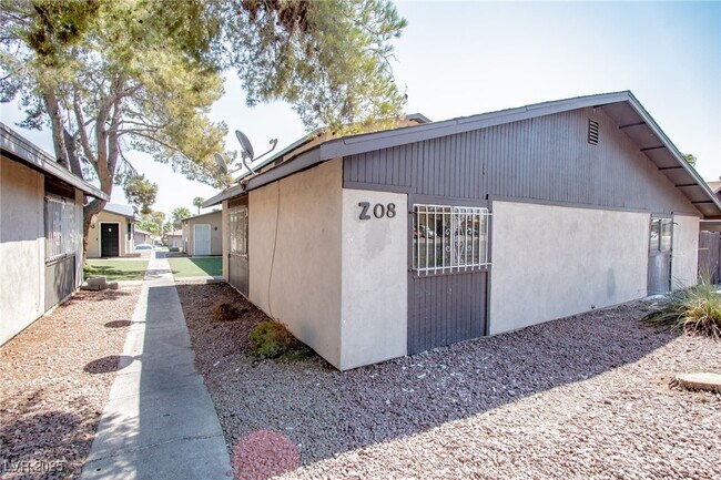 Building Photo - 208 N Bruce St