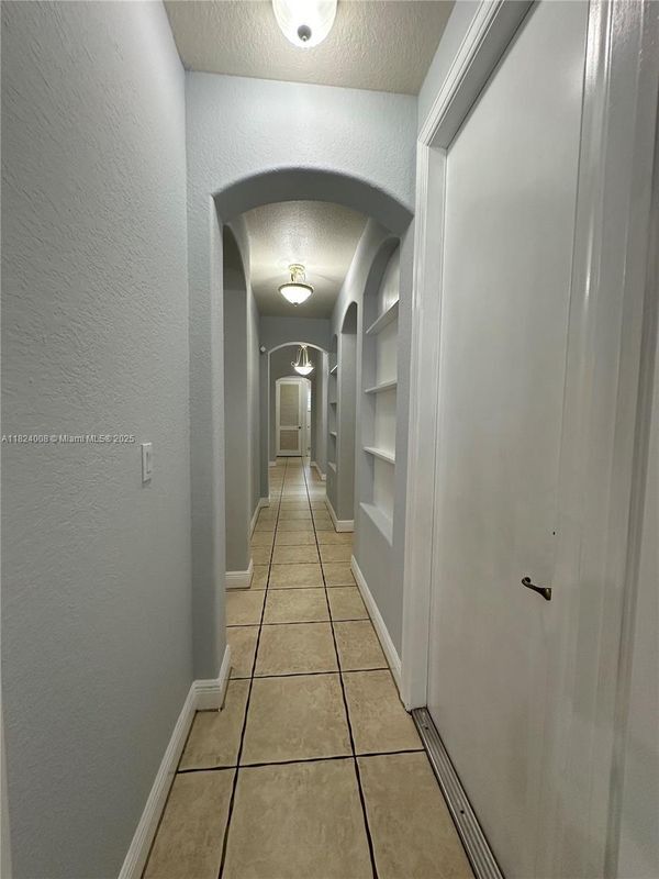 Building Photo - 2841 Poinciana Cir