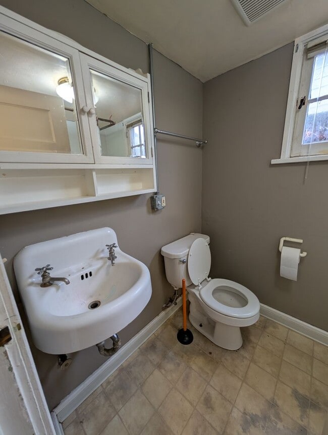 Building Photo - Triangle Tops (TTD/TTU) (Silverwolf)