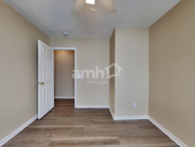 Building Photo - 112 Larkspur Dr