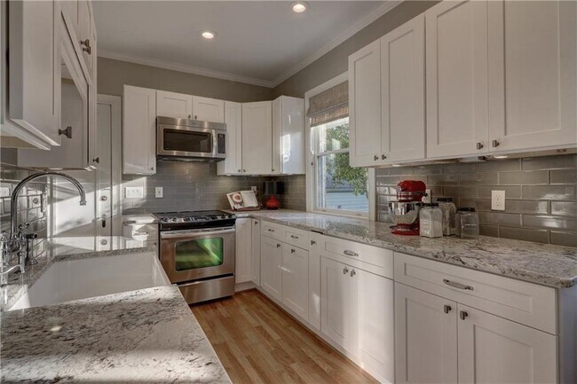 Building Photo - 2222 Peachtree Rd NW